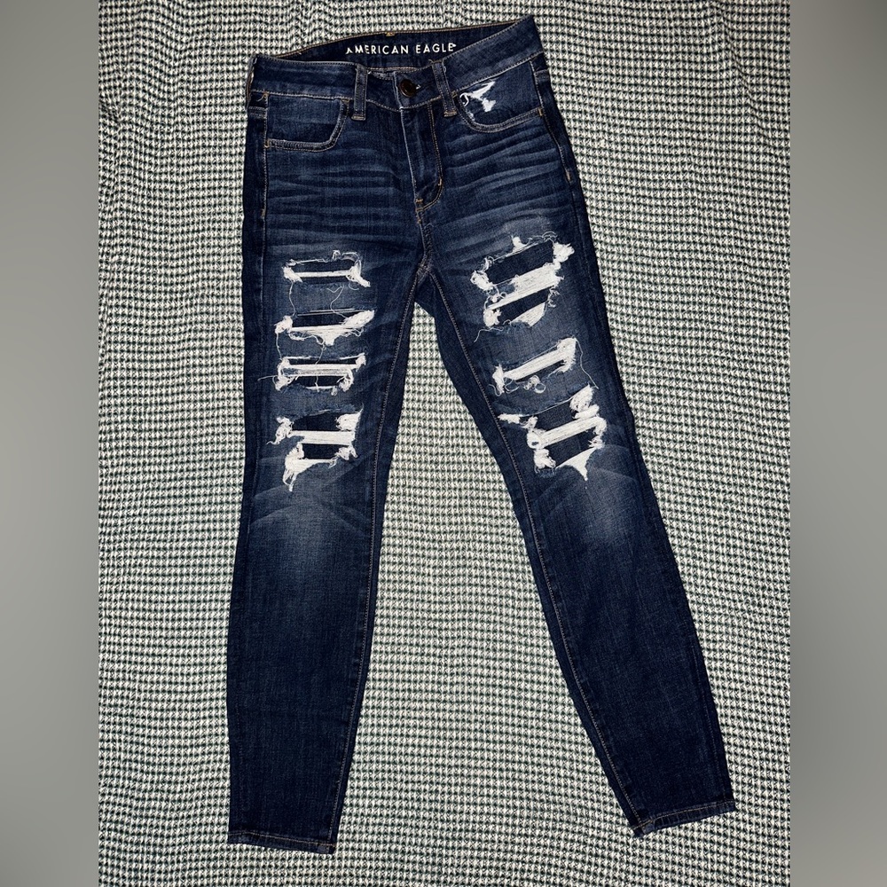 Distressed Hi-Rise Jegging